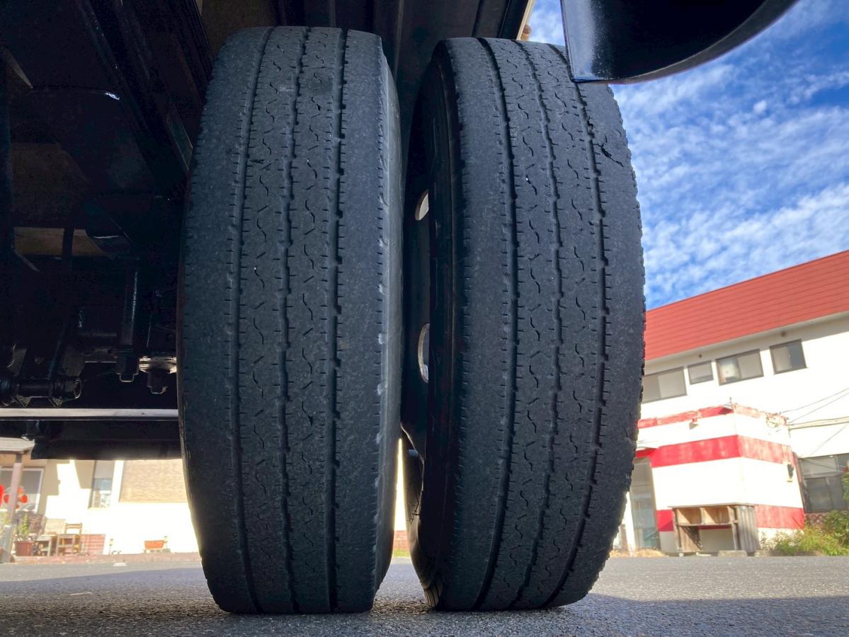 4段クレーン3トン積載リヤアウトリガー2.63t吊ラジコン付|中古トラックの販売・買取・査定のアイナビ