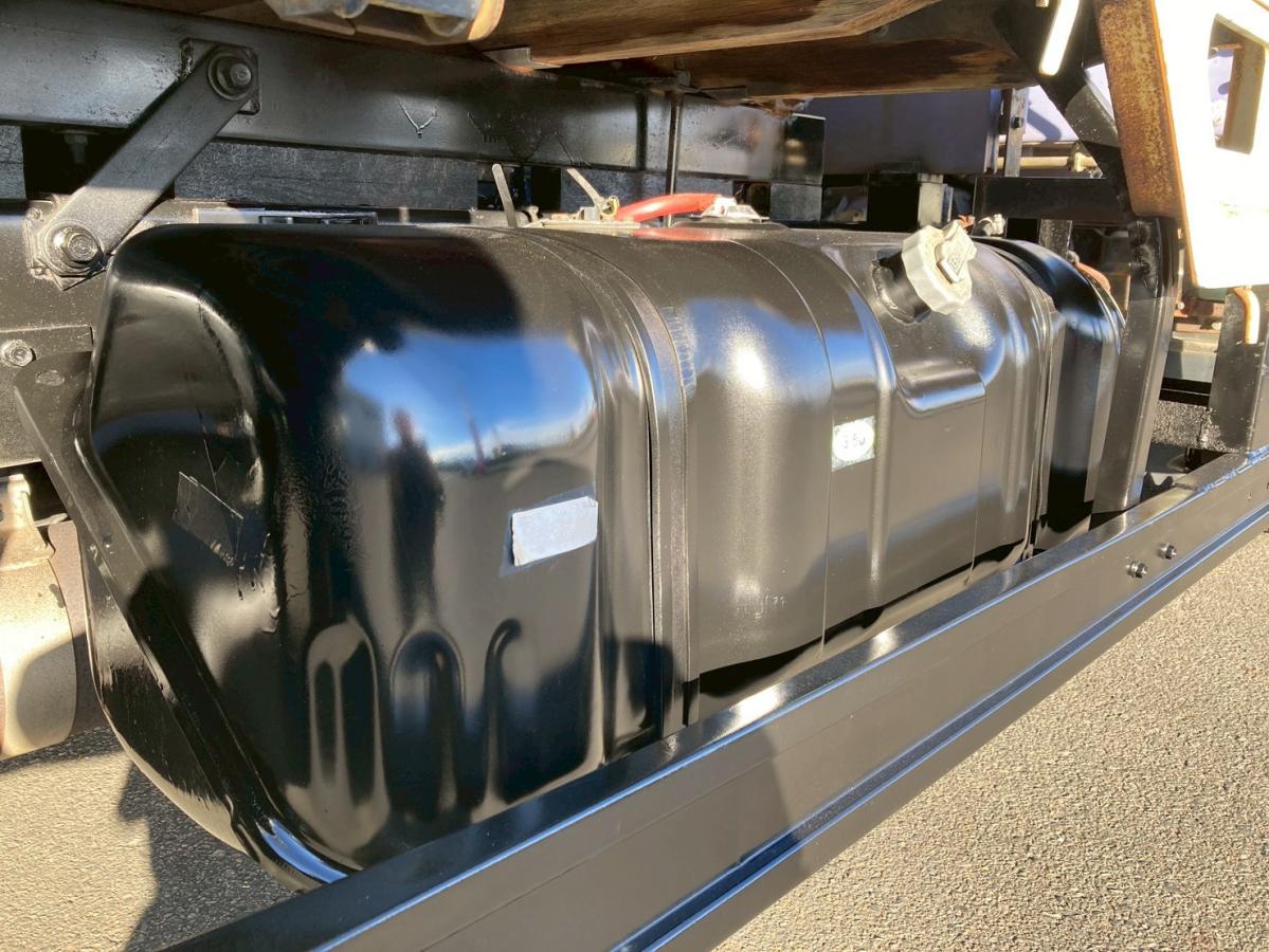 4段クレーン3トン積載リヤアウトリガー2.63t吊ラジコン付|中古トラックの販売・買取・査定のアイナビ