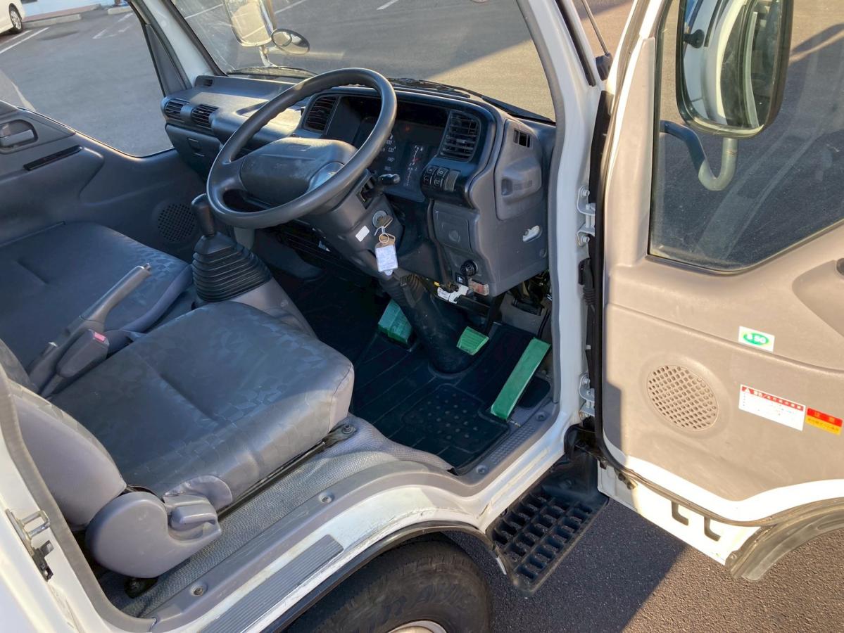 4段クレーン3トン積載リヤアウトリガー2.63t吊ラジコン付|中古トラックの販売・買取・査定のアイナビ