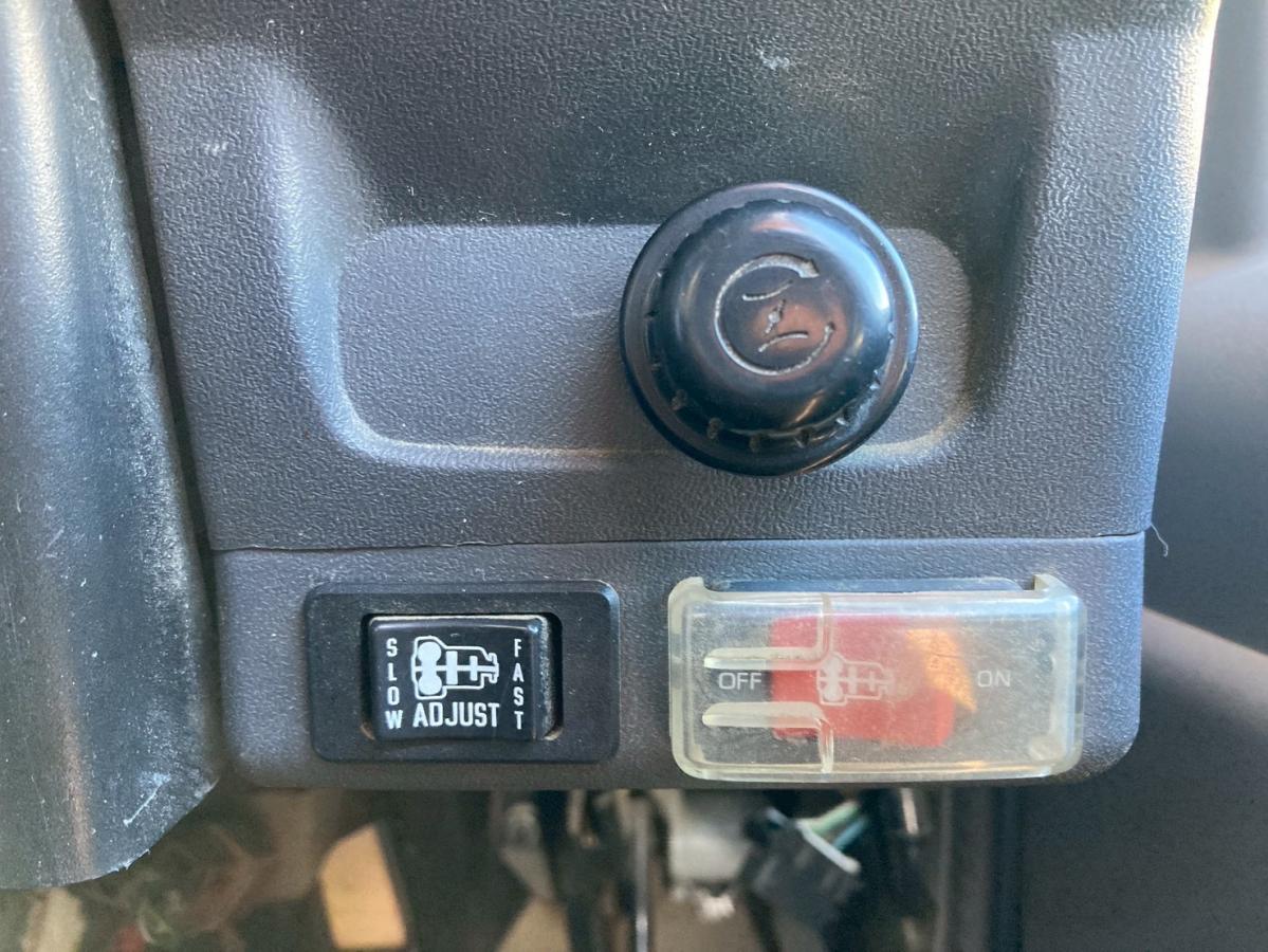 4段クレーン3トン積載リヤアウトリガー2.63t吊ラジコン付|中古トラックの販売・買取・査定のアイナビ