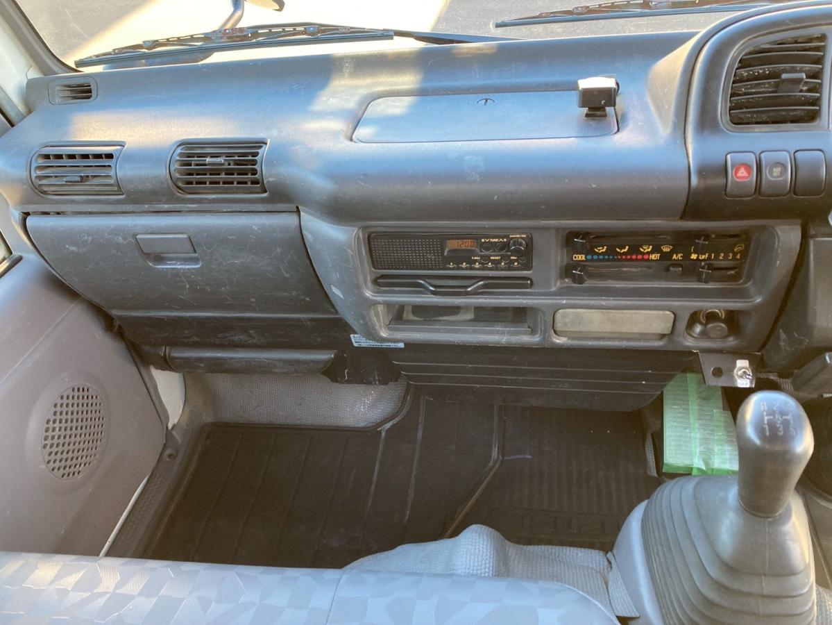 4段クレーン3トン積載リヤアウトリガー2.63t吊ラジコン付|中古トラックの販売・買取・査定のアイナビ