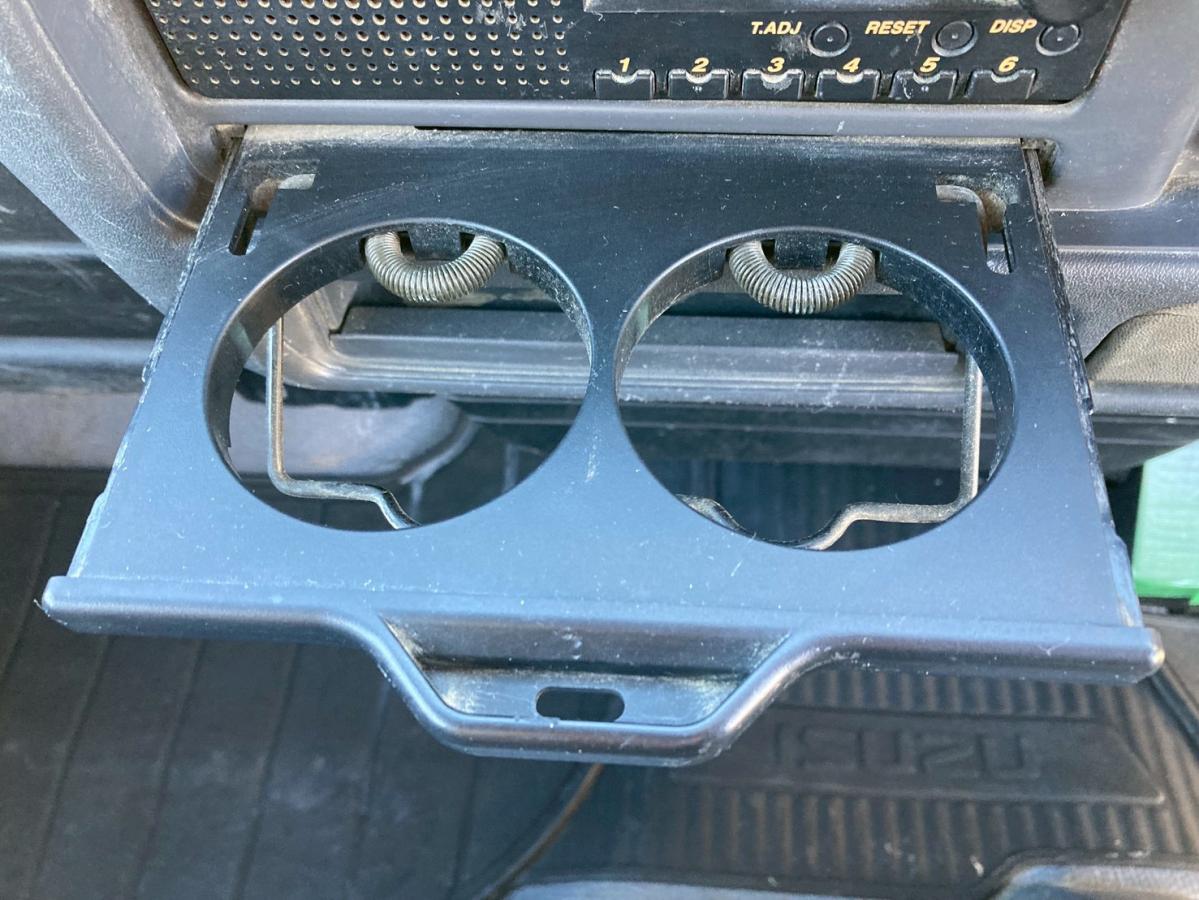 4段クレーン3トン積載リヤアウトリガー2.63t吊ラジコン付|中古トラックの販売・買取・査定のアイナビ