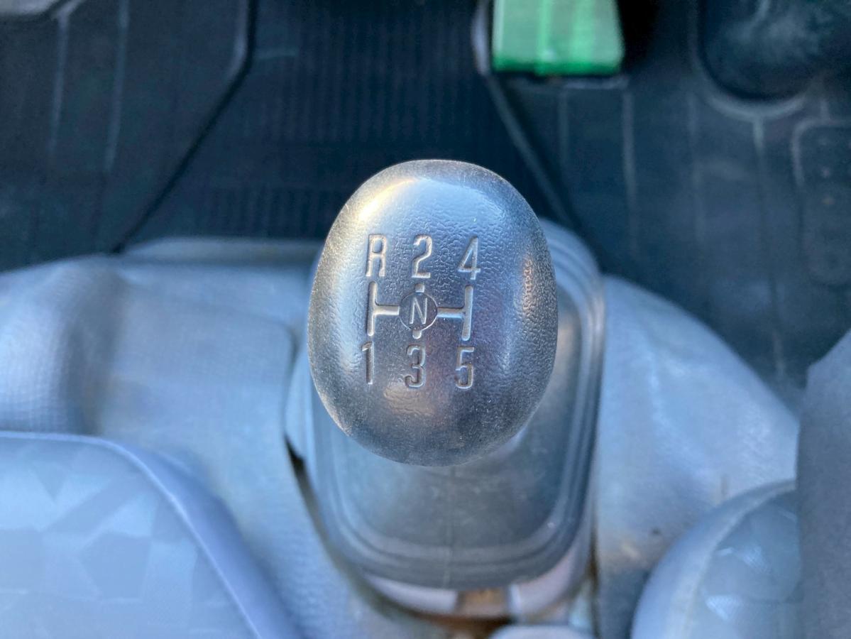 4段クレーン3トン積載リヤアウトリガー2.63t吊ラジコン付|中古トラックの販売・買取・査定のアイナビ