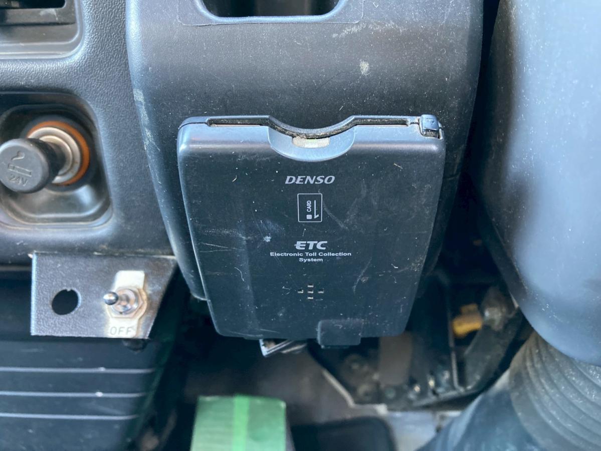 4段クレーン3トン積載リヤアウトリガー2.63t吊ラジコン付|中古トラックの販売・買取・査定のアイナビ