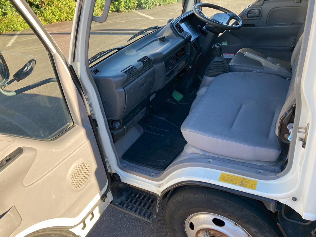 4段クレーン3トン積載リヤアウトリガー2.63t吊ラジコン付|中古トラックの販売・買取・査定のアイナビ