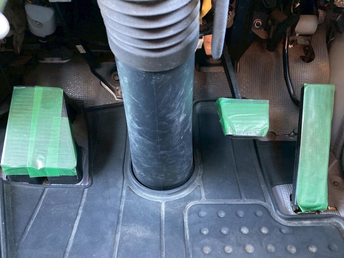 4段クレーン3トン積載リヤアウトリガー2.63t吊ラジコン付|中古トラックの販売・買取・査定のアイナビ