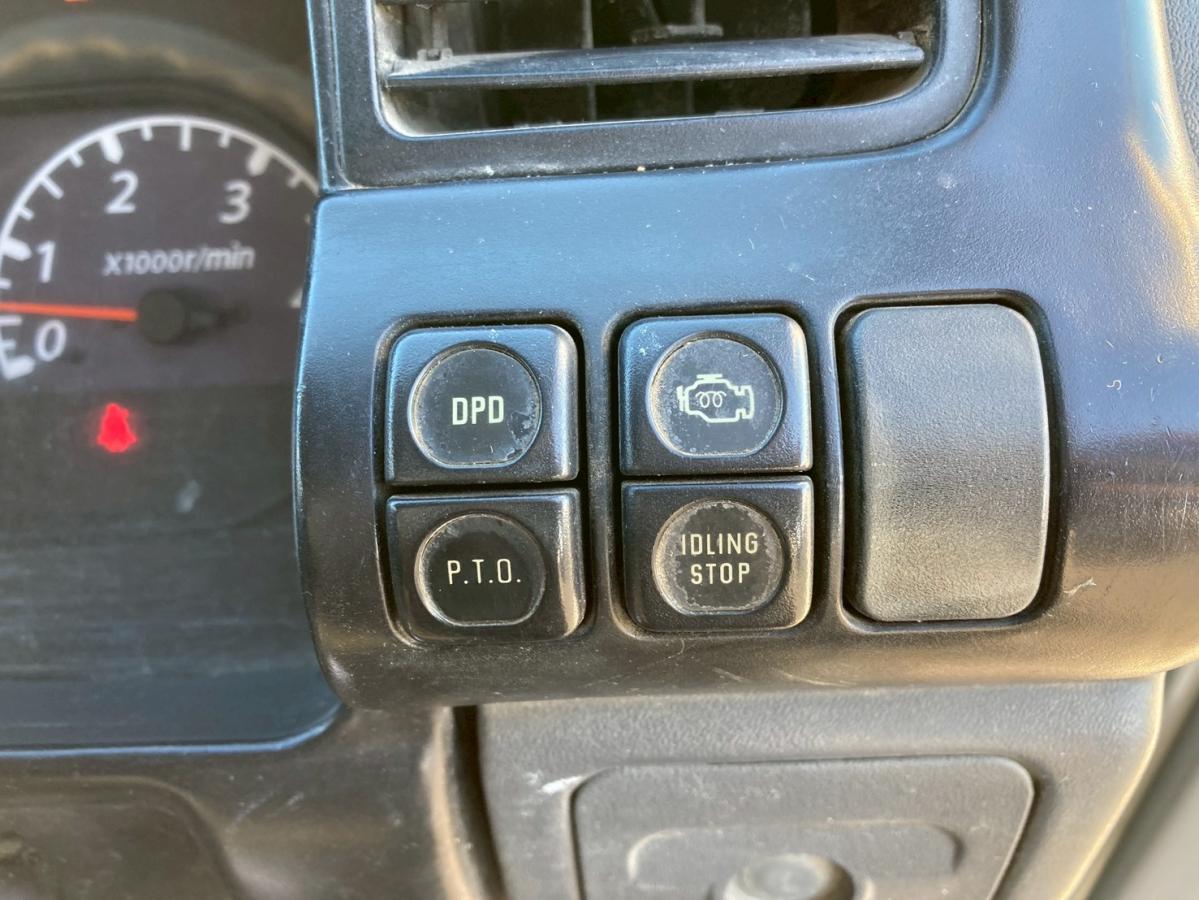 4段クレーン3トン積載リヤアウトリガー2.63t吊ラジコン付|中古トラックの販売・買取・査定のアイナビ