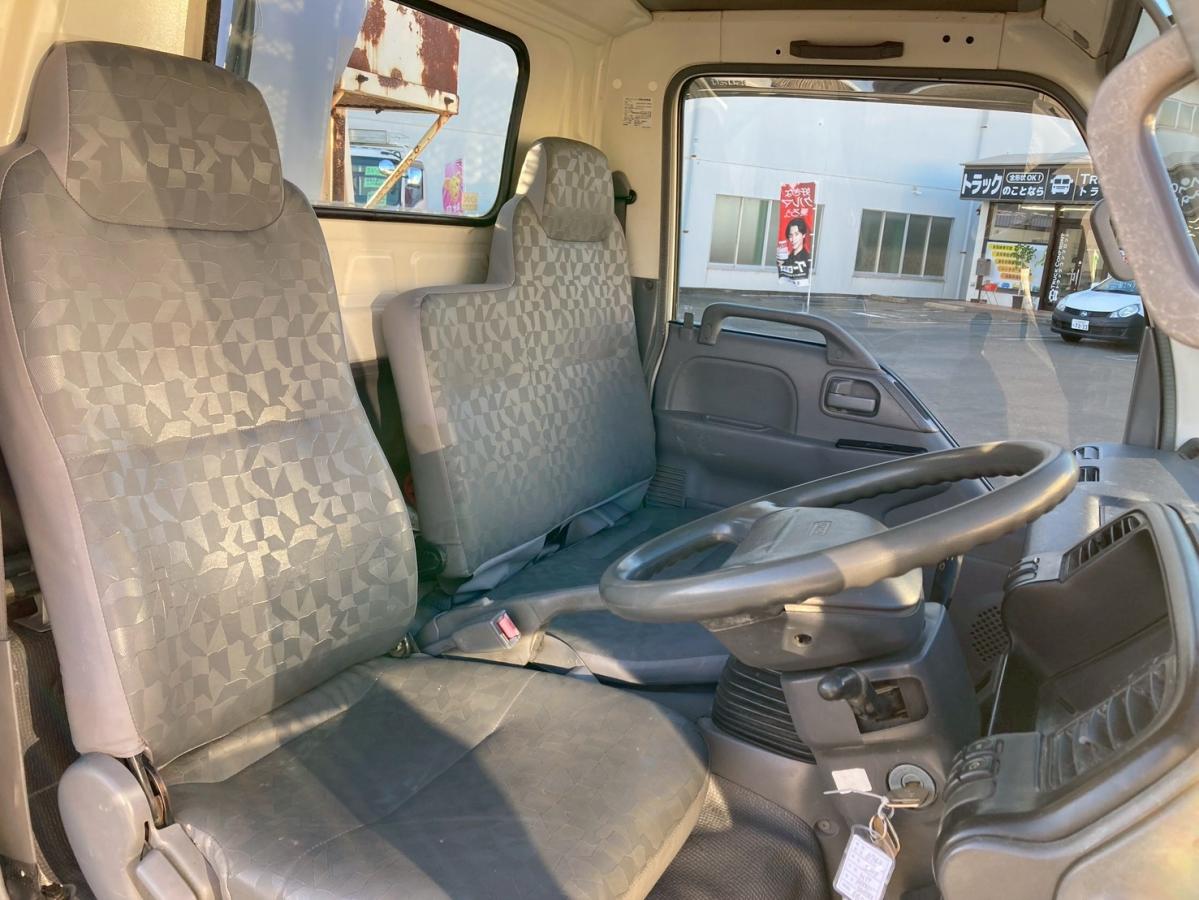 4段クレーン3トン積載リヤアウトリガー2.63t吊ラジコン付|中古トラックの販売・買取・査定のアイナビ