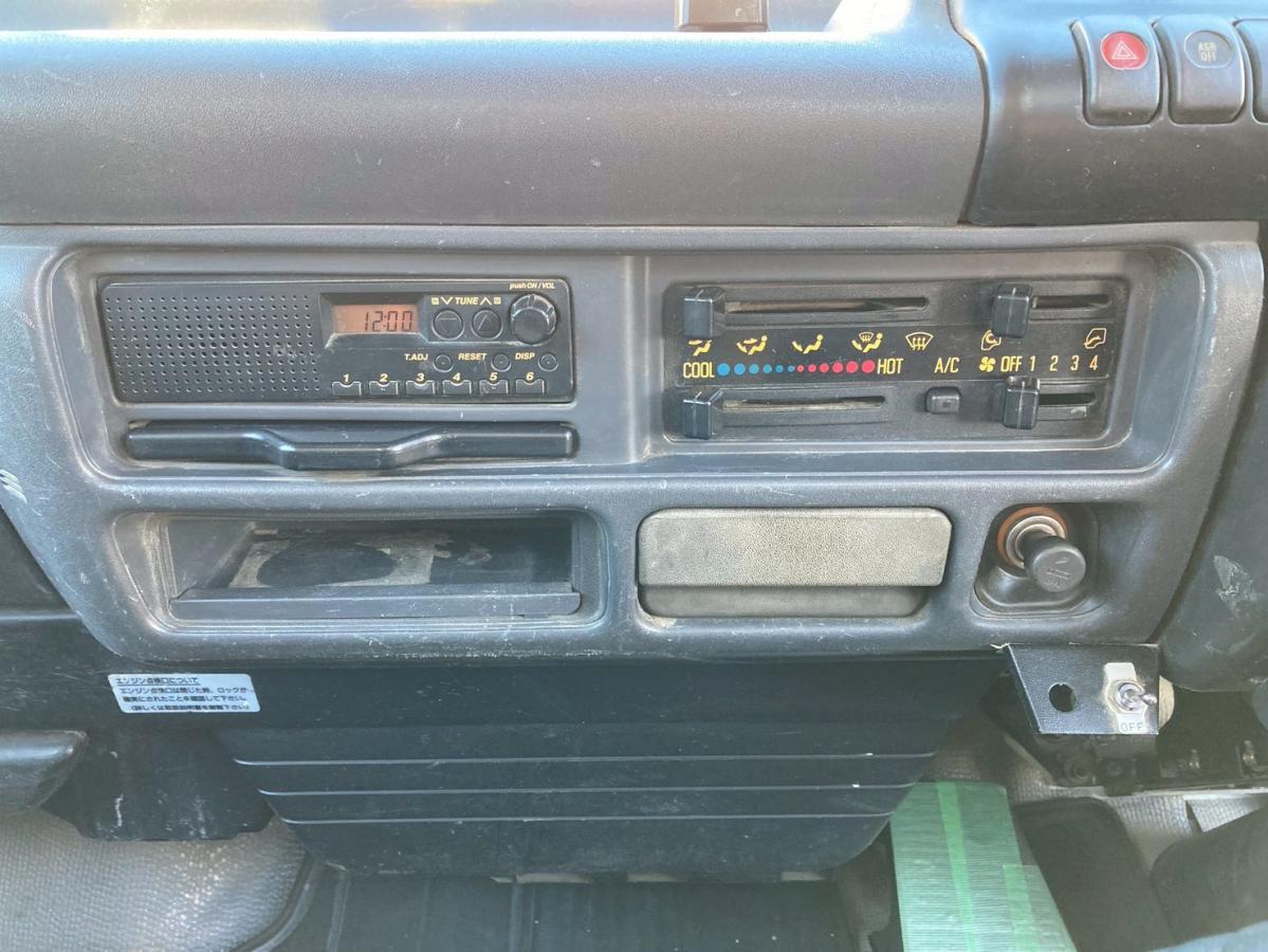 4段クレーン3トン積載リヤアウトリガー2.63t吊ラジコン付|中古トラックの販売・買取・査定のアイナビ