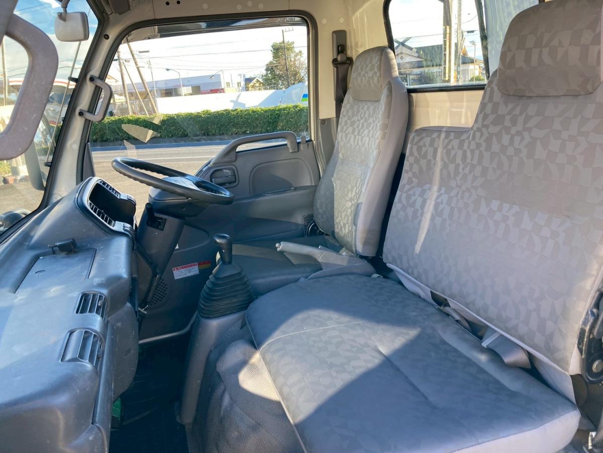 4段クレーン3トン積載リヤアウトリガー2.63t吊ラジコン付|中古トラックの販売・買取・査定のアイナビ