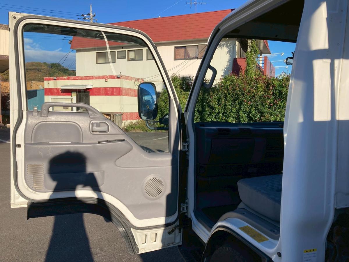 4段クレーン3トン積載リヤアウトリガー2.63t吊ラジコン付|中古トラックの販売・買取・査定のアイナビ