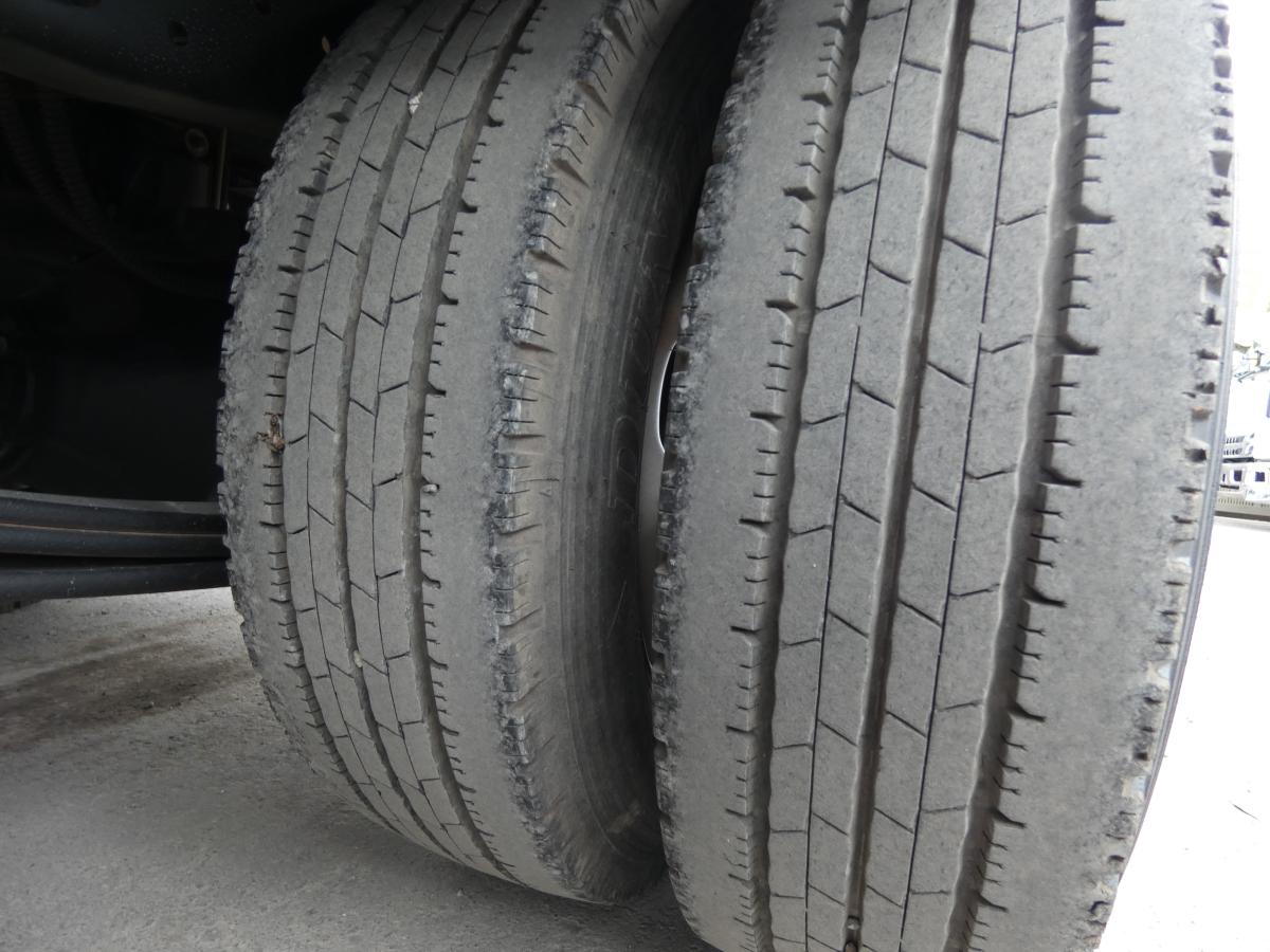 H26 2トン 平ボディー 電動ミラー  251045|中古トラックの販売・買取・査定のアイナビ