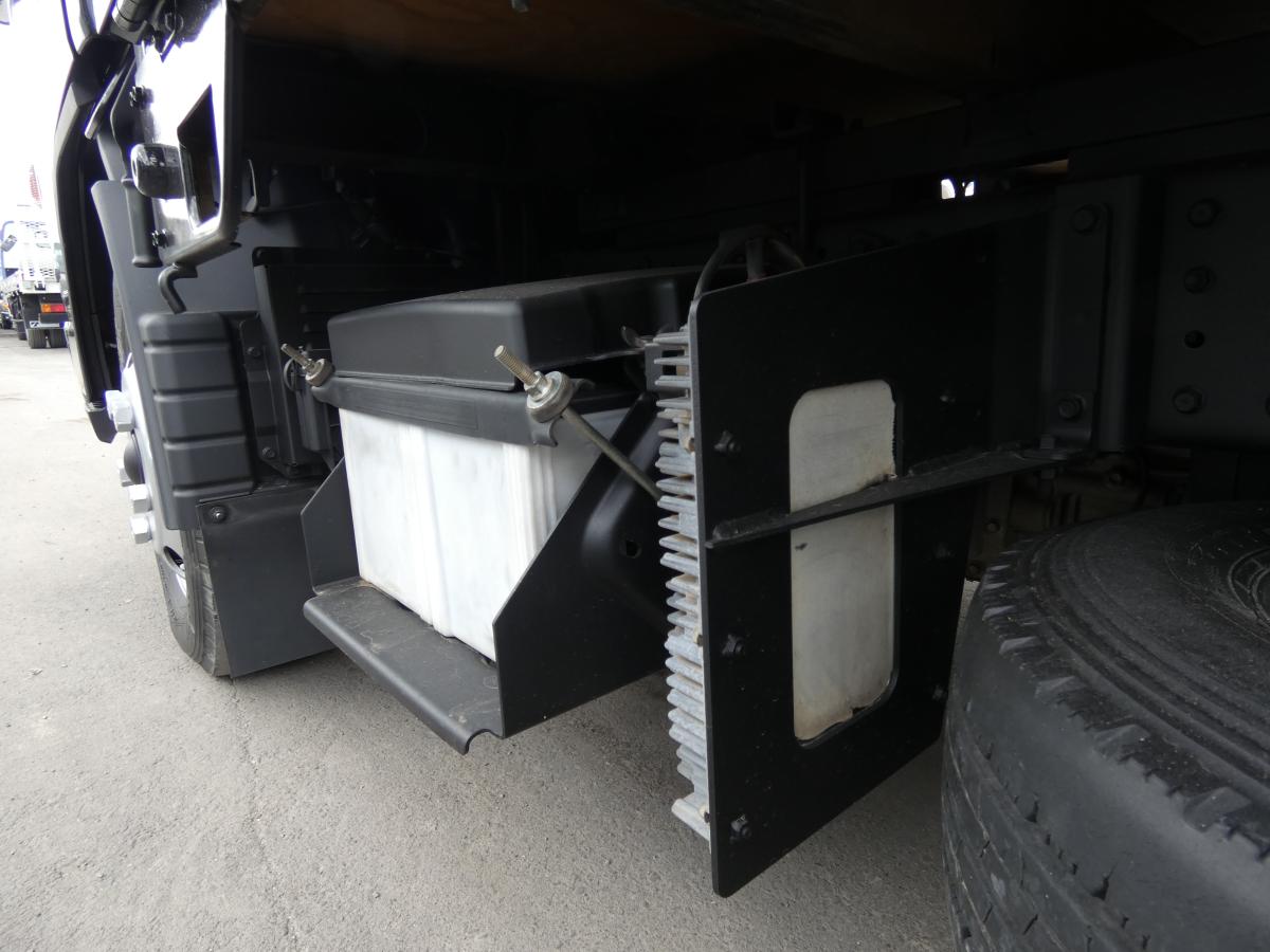 H26 2トン 平ボディー 電動ミラー  251045|中古トラックの販売・買取・査定のアイナビ