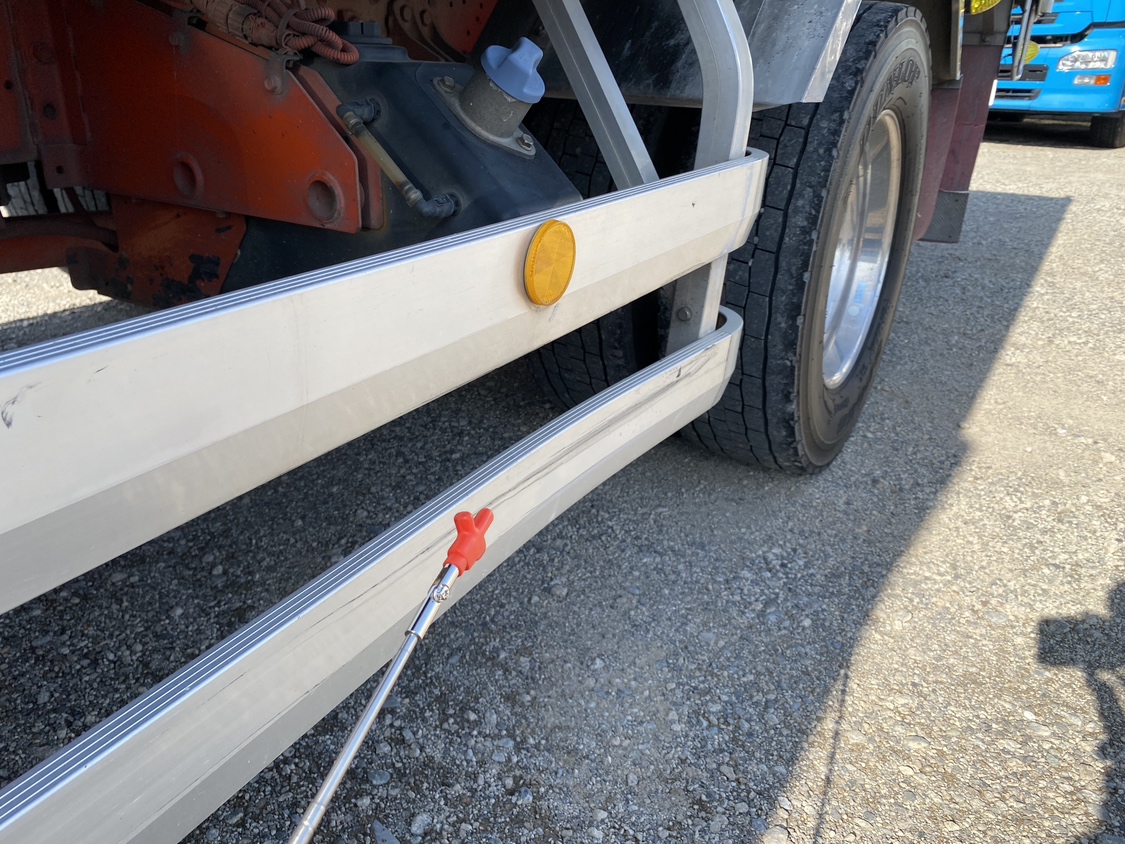 H27年式 積載9000kg中型増トンアルミ平ボデー、車検付|中古トラックの販売・買取・査定のアイナビ