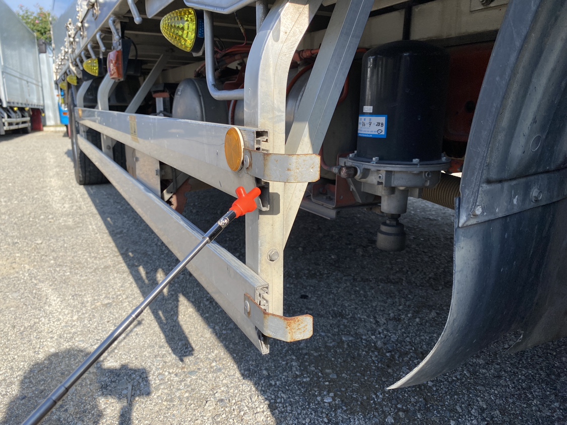 H27年式 積載9000kg中型増トンアルミ平ボデー、車検付|中古トラックの販売・買取・査定のアイナビ