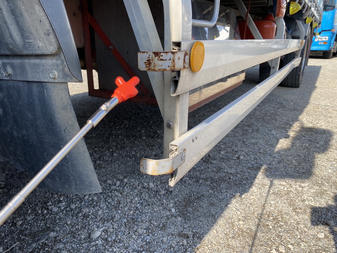 H27年式 積載9000kg中型増トンアルミ平ボデー、車検付|中古トラックの販売・買取・査定のアイナビ