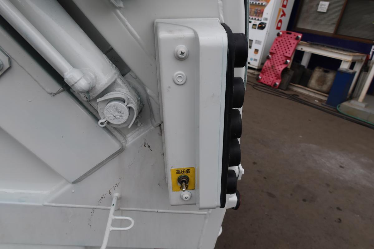 標準幅 プレス式パッカー車 極東製4.3立米 AT車|中古トラックの販売・買取・査定のアイナビ