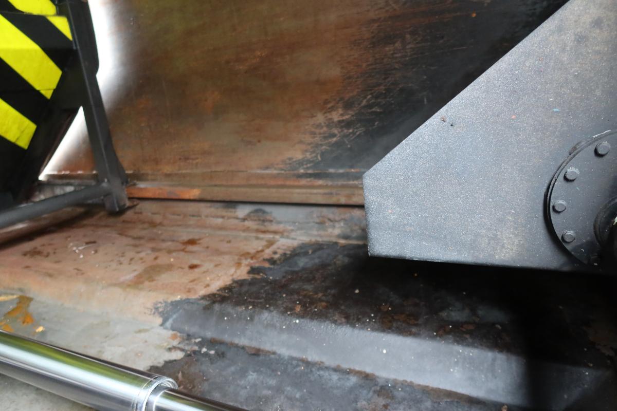 標準幅 プレス式パッカー車 極東製4.3立米 AT車|中古トラックの販売・買取・査定のアイナビ