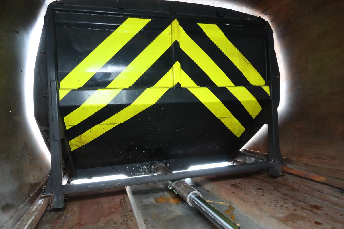 標準幅 プレス式パッカー車 極東製4.3立米 AT車|中古トラックの販売・買取・査定のアイナビ