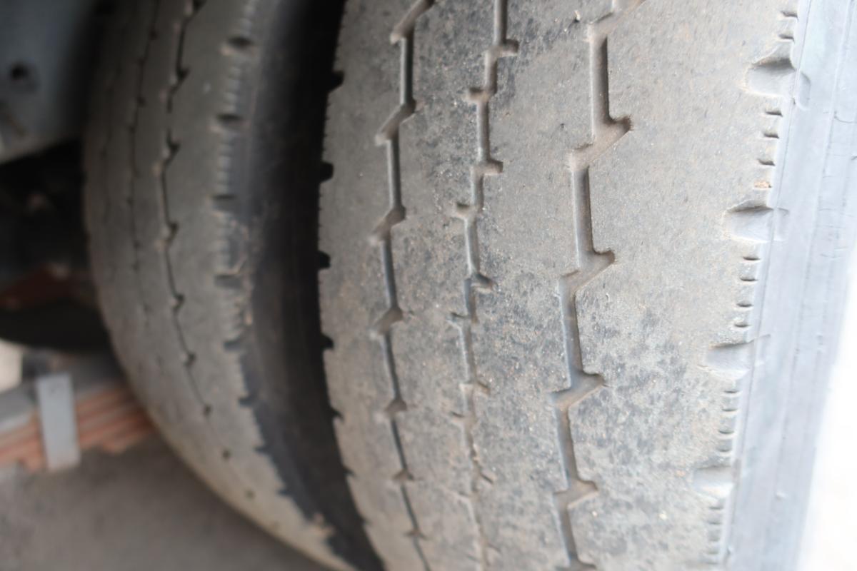 標準幅 プレス式パッカー車 極東製4.3立米 AT車|中古トラックの販売・買取・査定のアイナビ