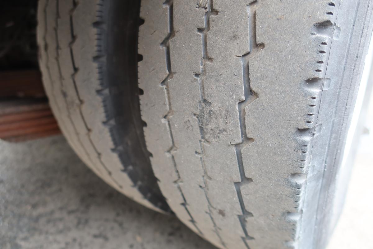 標準幅 プレス式パッカー車 極東製4.3立米 AT車|中古トラックの販売・買取・査定のアイナビ