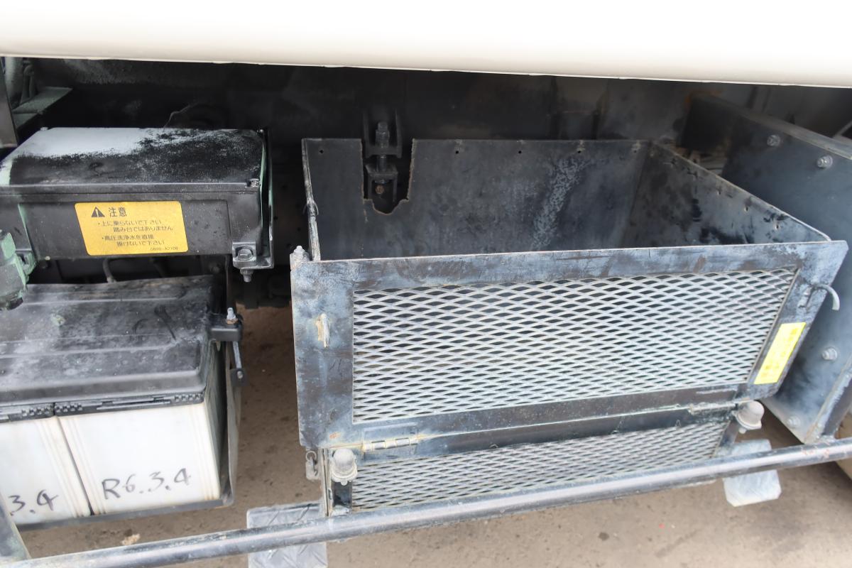 標準幅 プレス式パッカー車 極東製4.3立米 AT車|中古トラックの販売・買取・査定のアイナビ