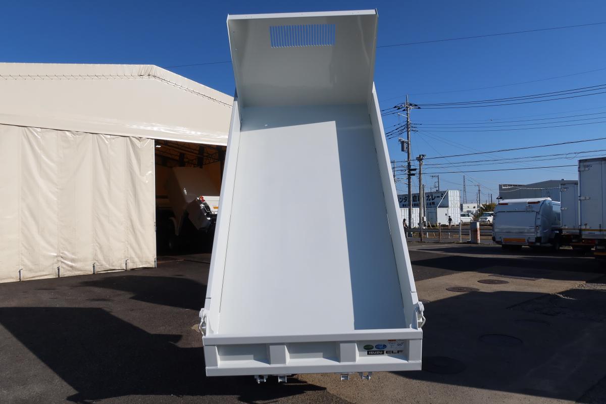 低床ダンプ 積載2000kg AT車|中古トラックの販売・買取・査定のアイナビ