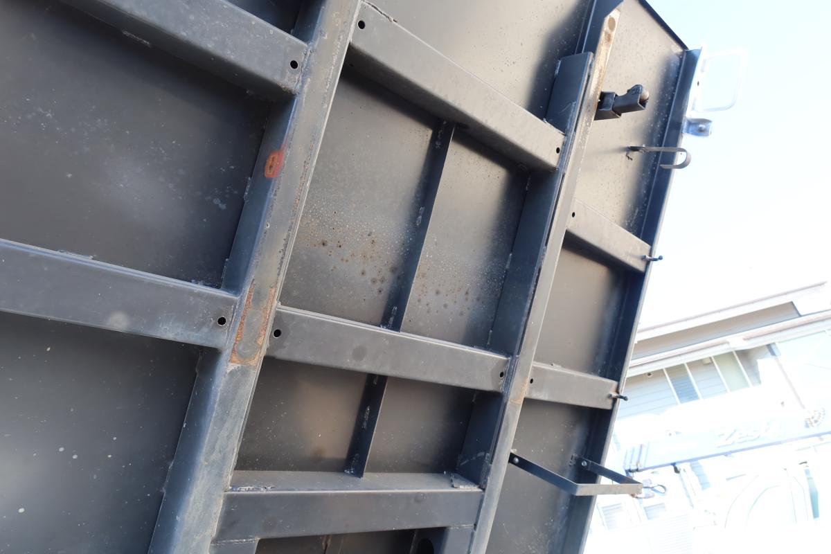 低床ダンプ 積載2000kg AT車|中古トラックの販売・買取・査定のアイナビ