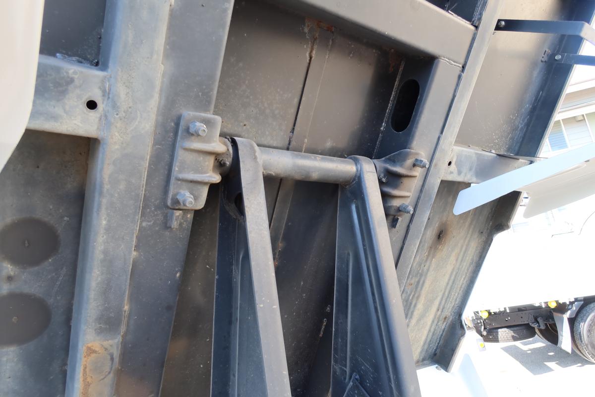 低床ダンプ 積載2000kg AT車|中古トラックの販売・買取・査定のアイナビ