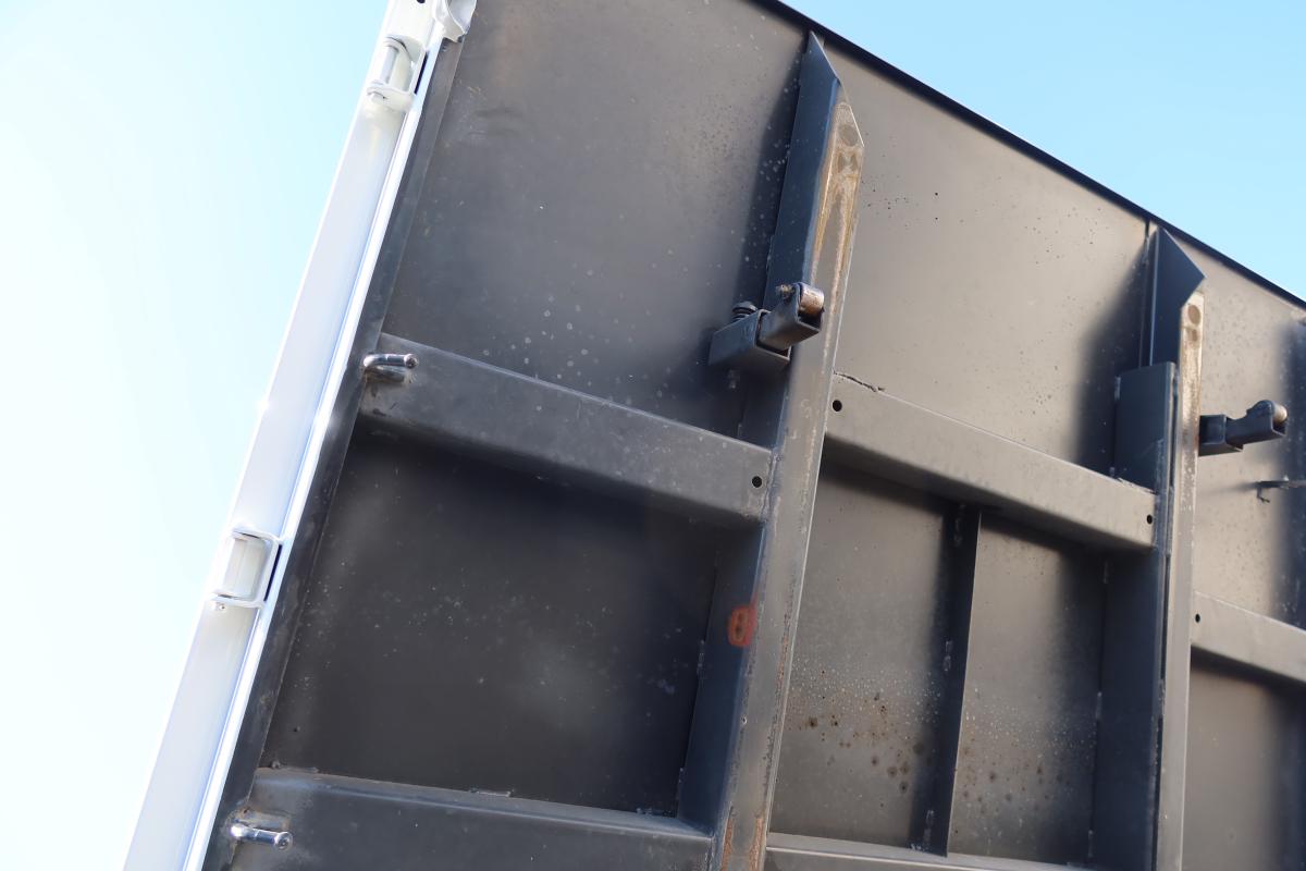 低床ダンプ 積載2000kg AT車|中古トラックの販売・買取・査定のアイナビ