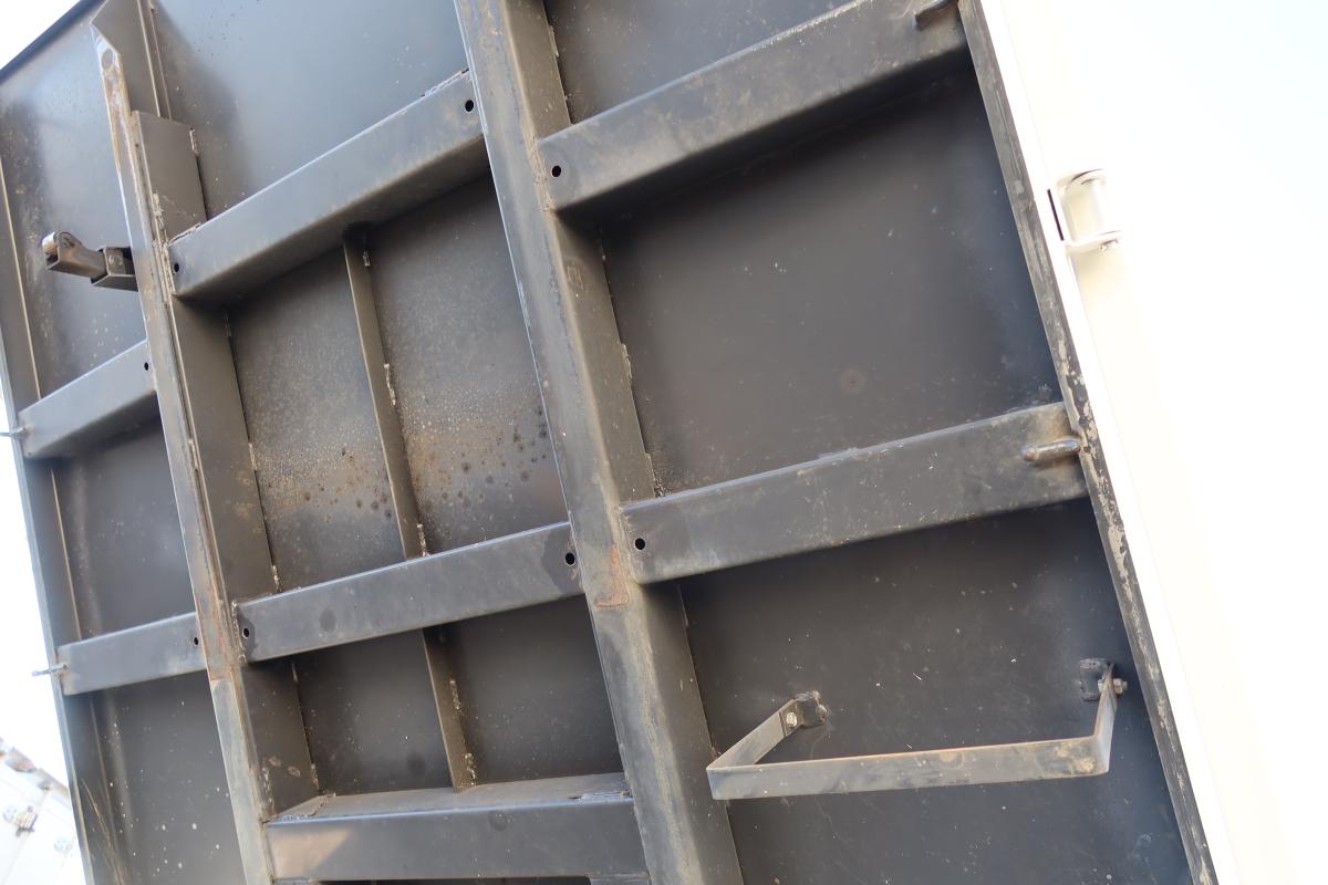 低床ダンプ 積載2000kg AT車|中古トラックの販売・買取・査定のアイナビ