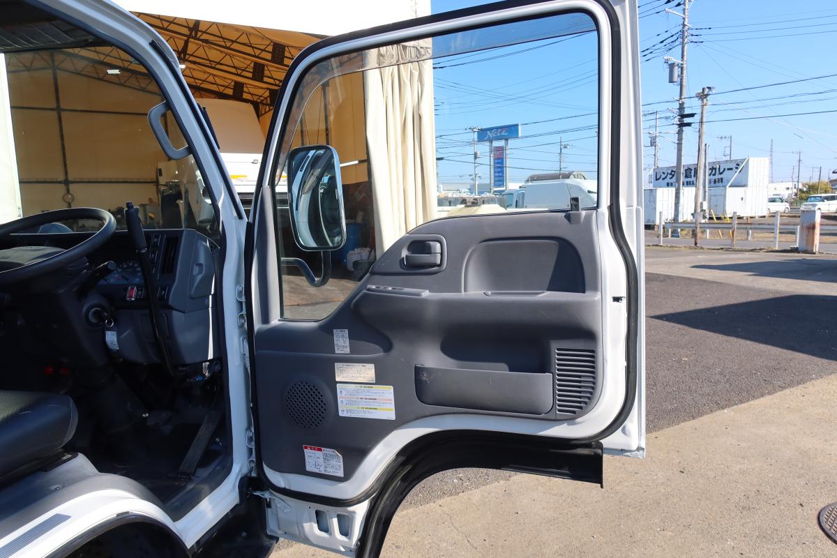 低床ダンプ 積載2000kg AT車|中古トラックの販売・買取・査定のアイナビ