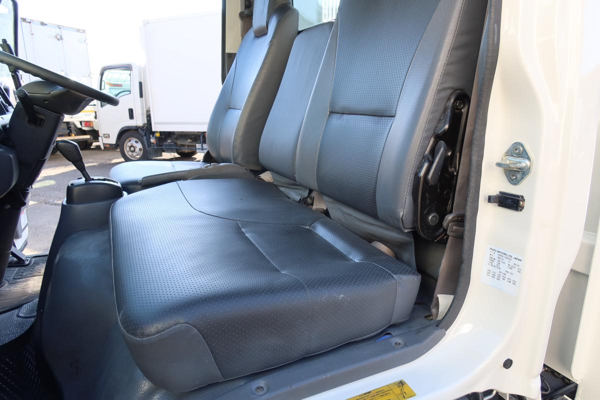 低床ダンプ 積載2000kg AT車|中古トラックの販売・買取・査定のアイナビ