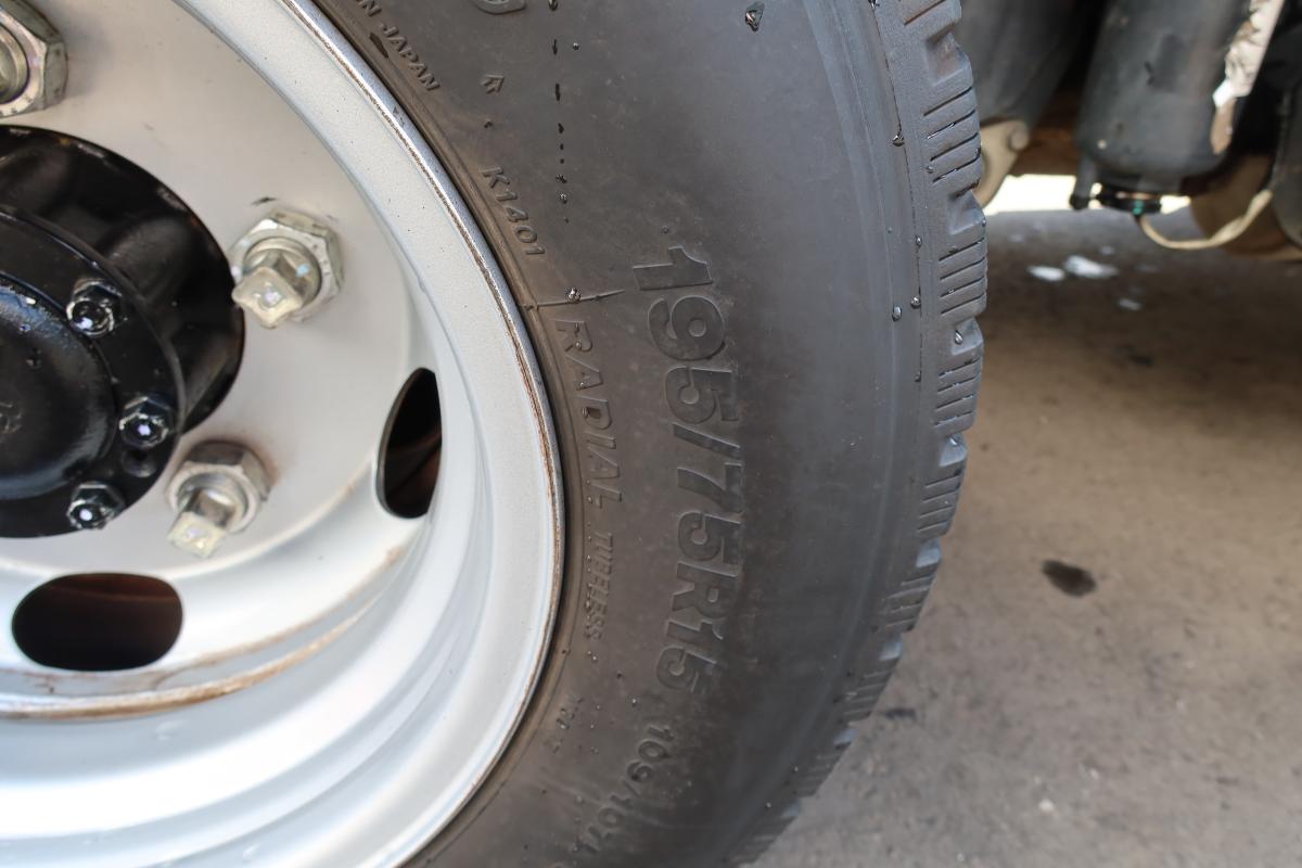 標準幅 Wキャブ 積載2000kg リアクーラー付き|中古トラックの販売・買取・査定のアイナビ