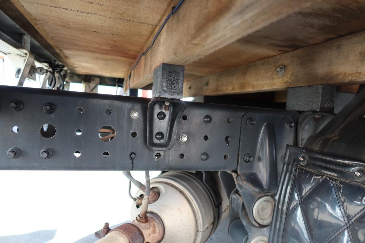 標準幅 Wキャブ 積載2000kg リアクーラー付き|中古トラックの販売・買取・査定のアイナビ