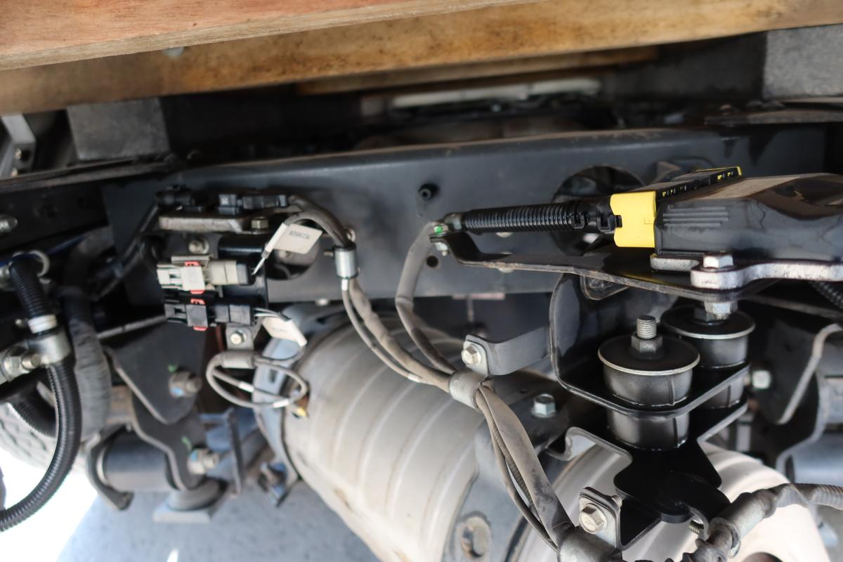 標準幅 Wキャブ 積載2000kg リアクーラー付き|中古トラックの販売・買取・査定のアイナビ