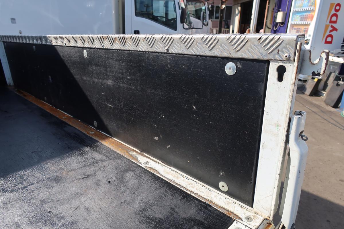 標準幅 Wキャブ 積載2000kg リアクーラー付き|中古トラックの販売・買取・査定のアイナビ