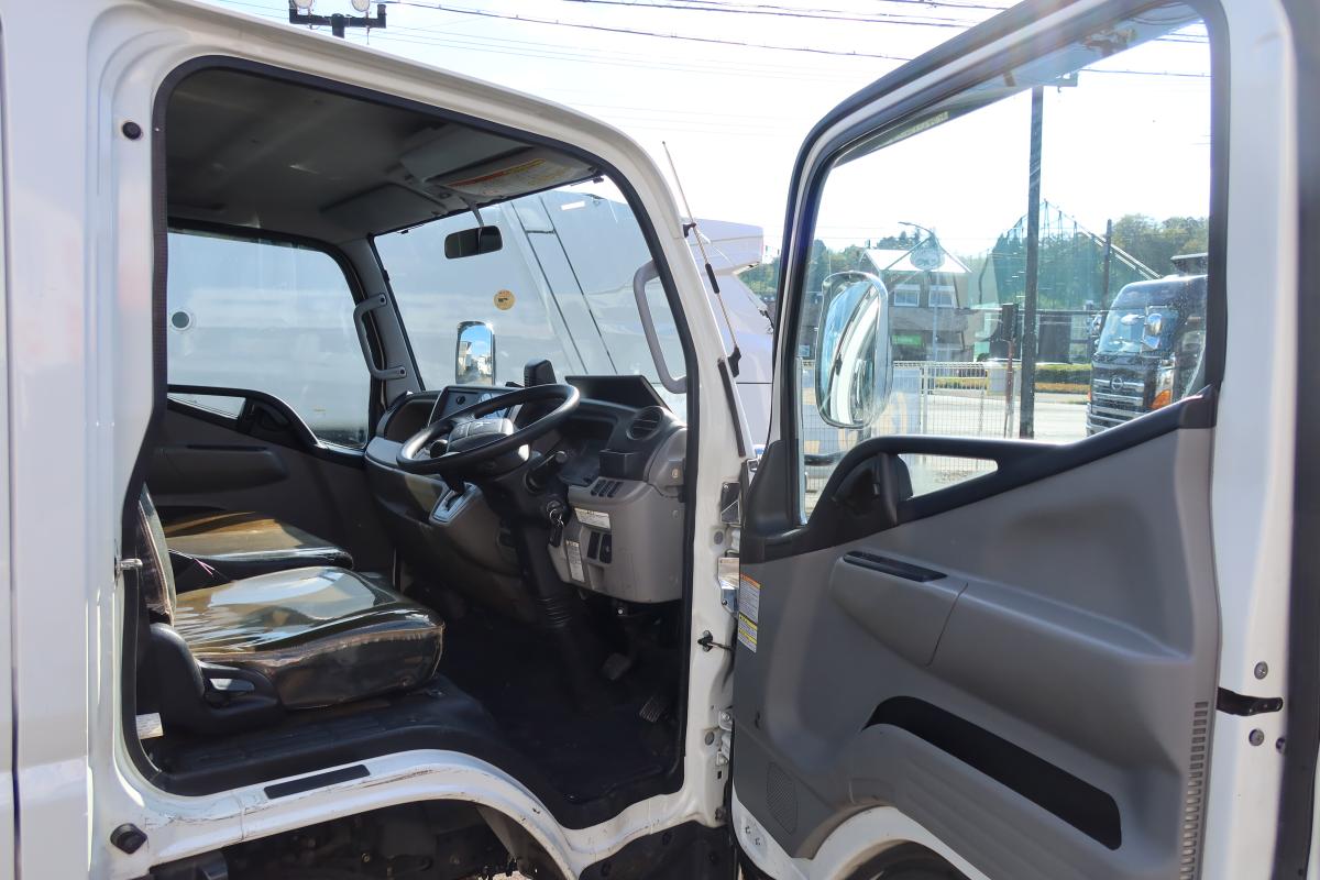 標準幅 Wキャブ 積載2000kg リアクーラー付き|中古トラックの販売・買取・査定のアイナビ