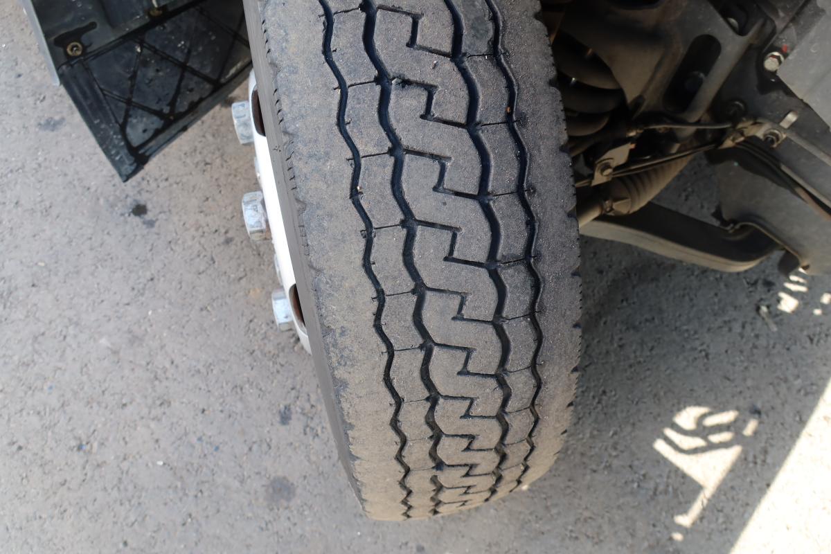 標準幅 Wキャブ 積載2000kg リアクーラー付き|中古トラックの販売・買取・査定のアイナビ