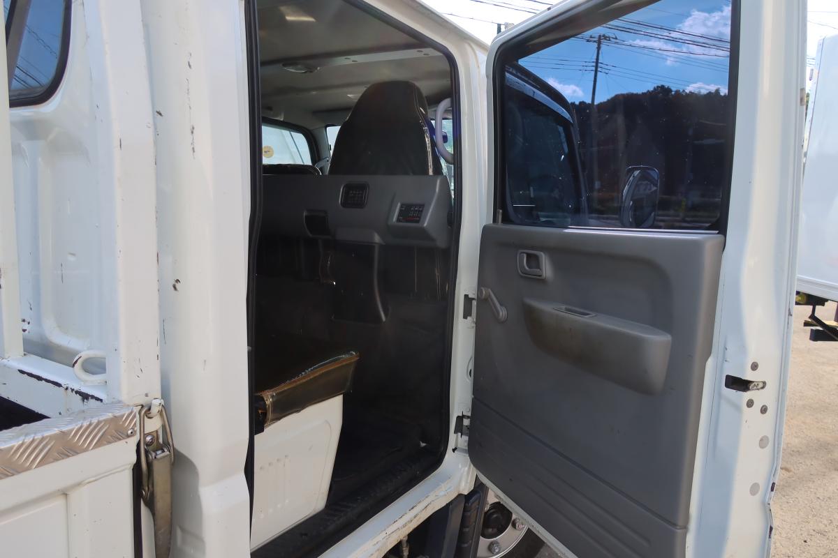 標準幅 Wキャブ 積載2000kg リアクーラー付き|中古トラックの販売・買取・査定のアイナビ