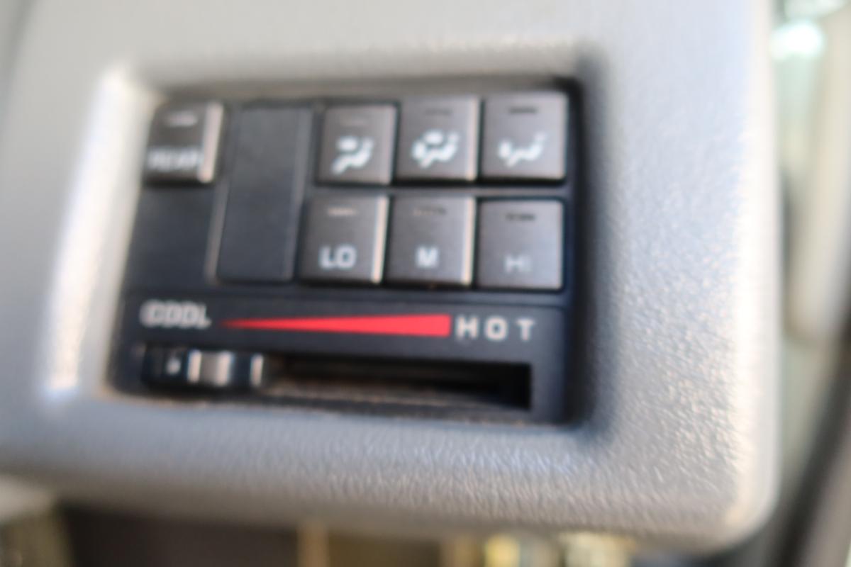 標準幅 Wキャブ 積載2000kg リアクーラー付き|中古トラックの販売・買取・査定のアイナビ