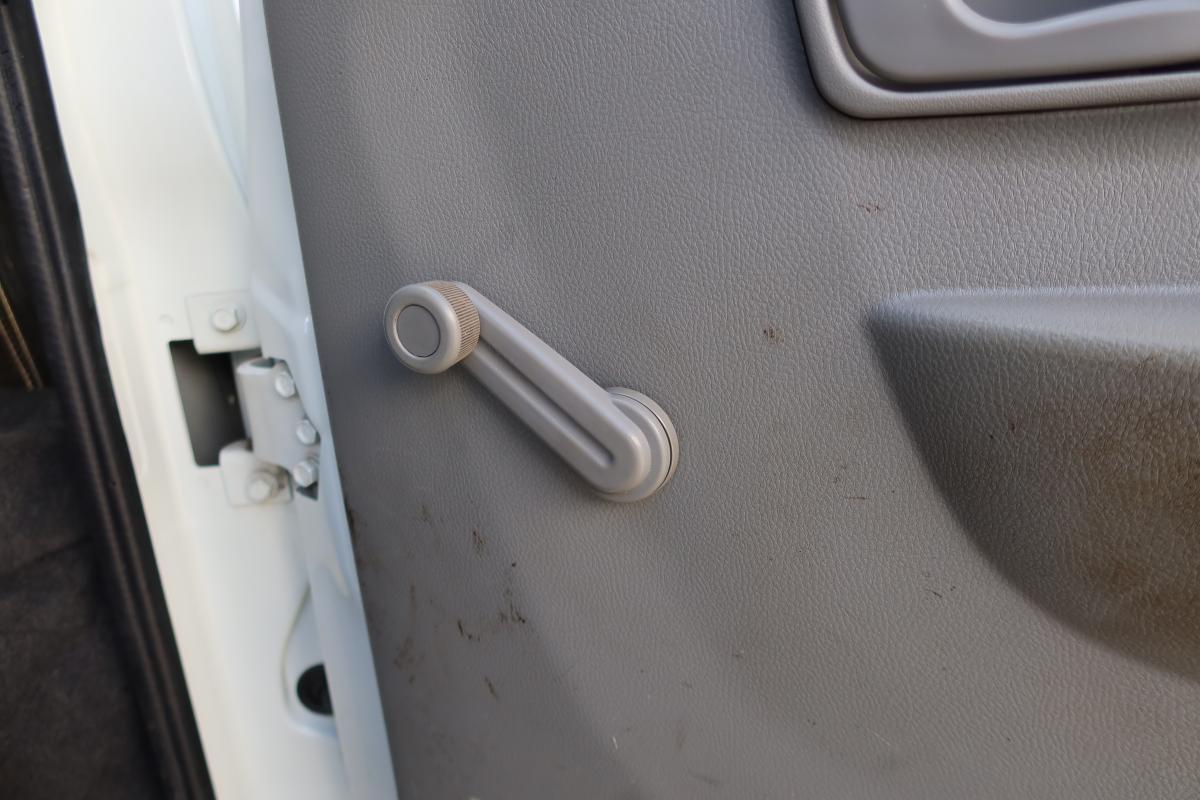 標準幅 Wキャブ 積載2000kg リアクーラー付き|中古トラックの販売・買取・査定のアイナビ