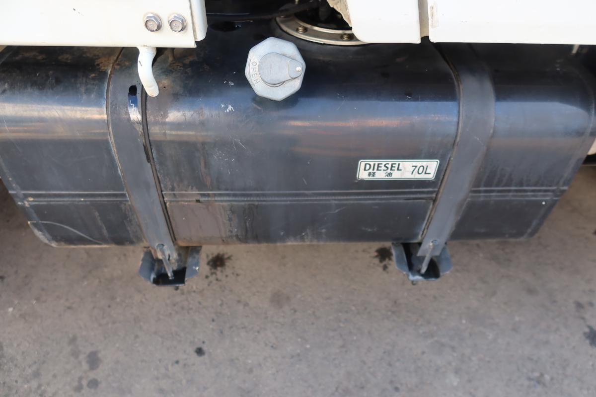 標準幅 Wキャブ 積載2000kg リアクーラー付き|中古トラックの販売・買取・査定のアイナビ