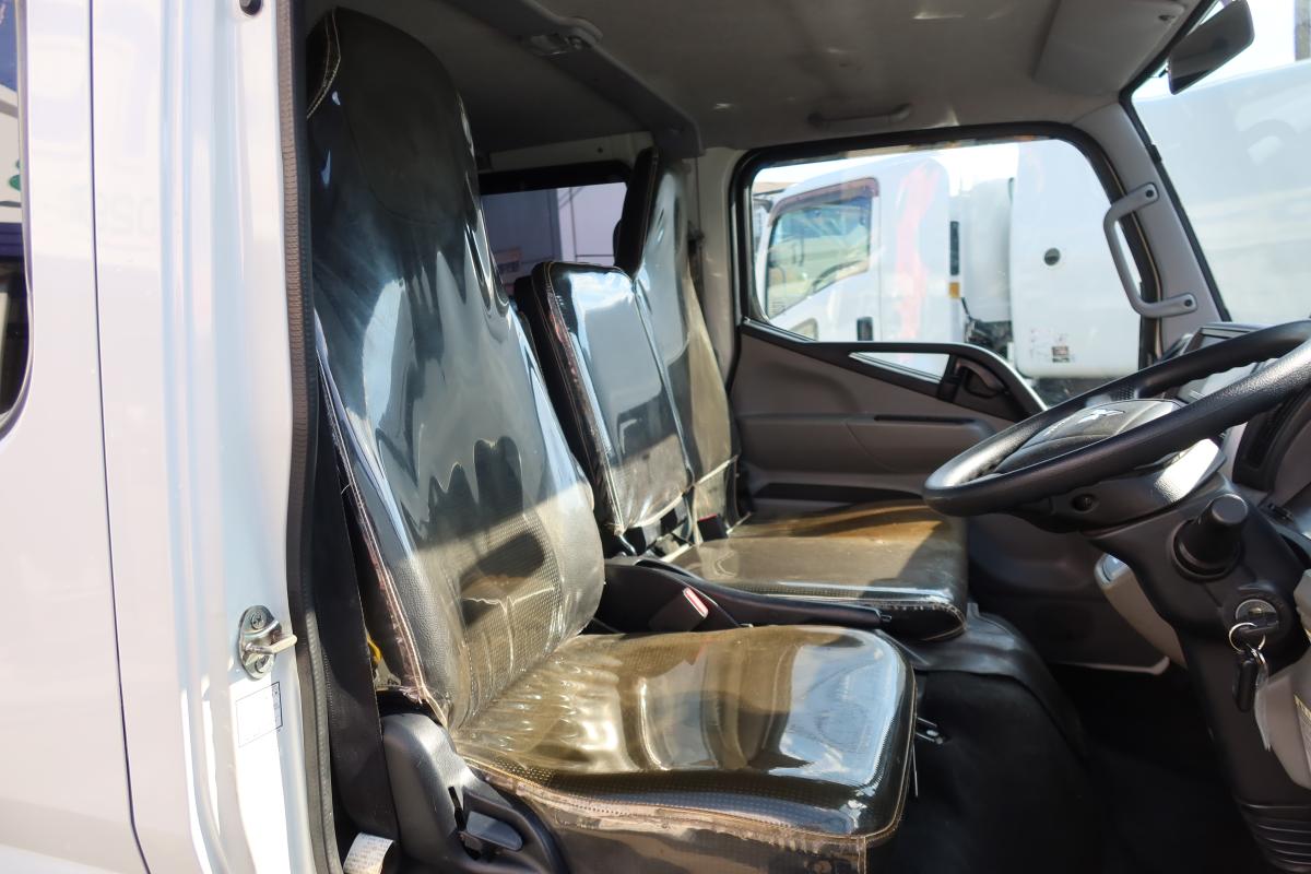 標準幅 Wキャブ 積載2000kg リアクーラー付き|中古トラックの販売・買取・査定のアイナビ