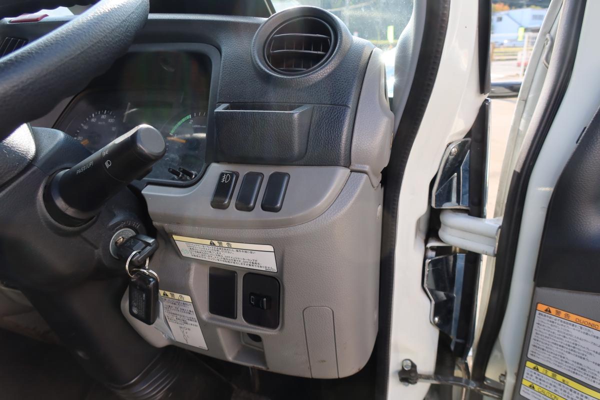標準幅 Wキャブ 積載2000kg リアクーラー付き|中古トラックの販売・買取・査定のアイナビ
