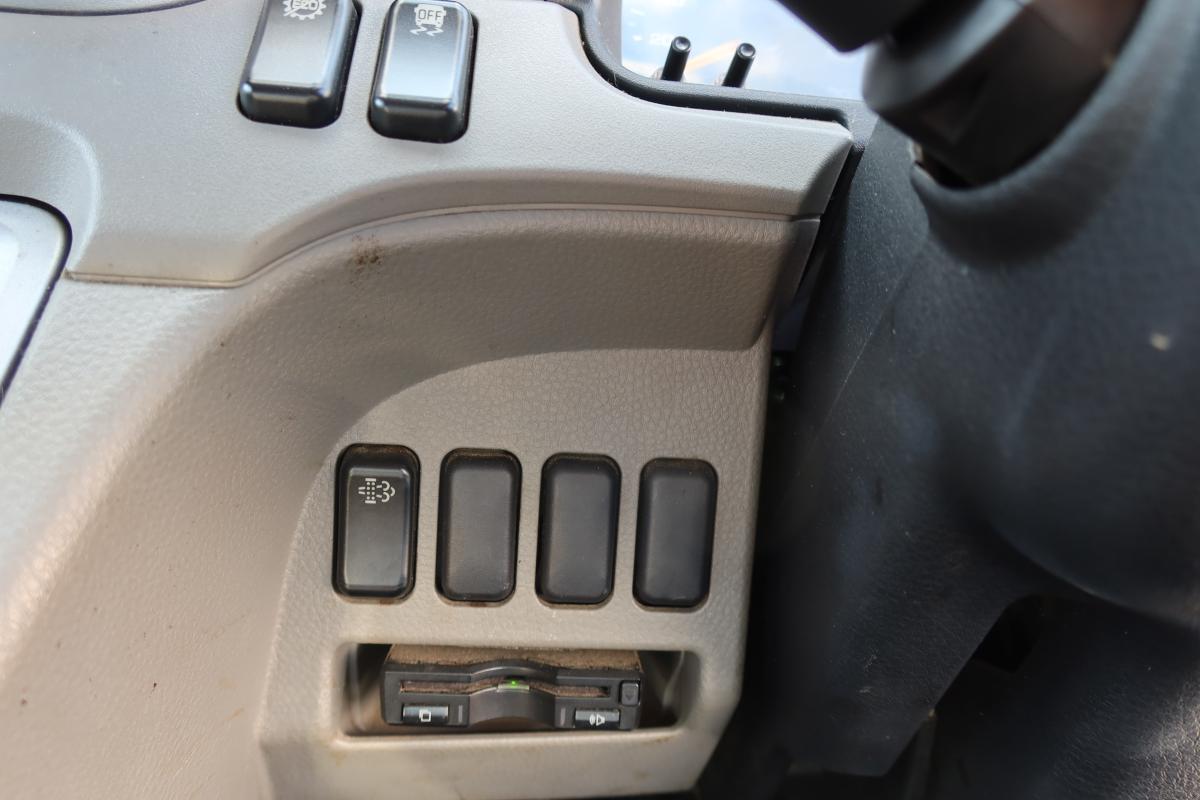 標準幅 Wキャブ 積載2000kg リアクーラー付き|中古トラックの販売・買取・査定のアイナビ