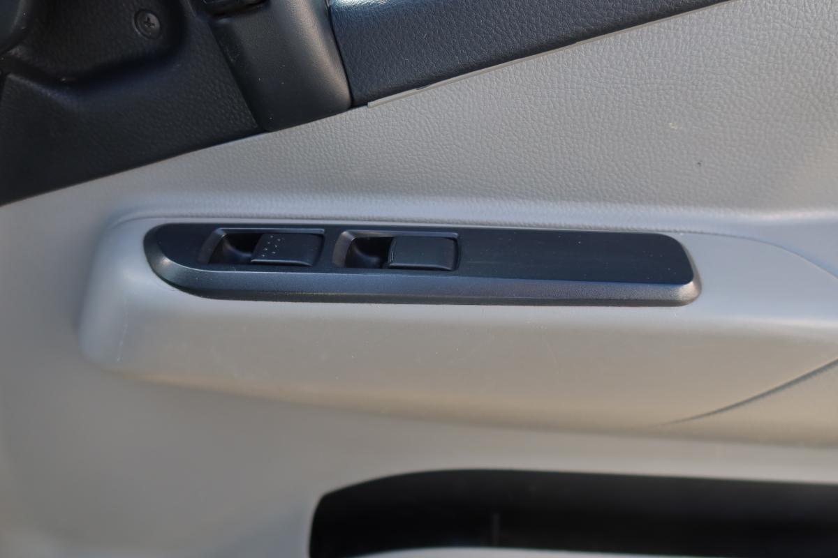 標準幅 Wキャブ 積載2000kg リアクーラー付き|中古トラックの販売・買取・査定のアイナビ