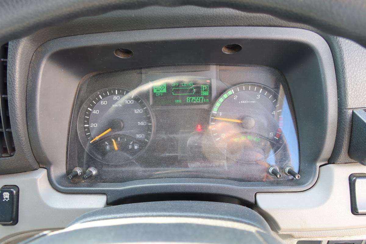 標準幅 Wキャブ 積載2000kg リアクーラー付き|中古トラックの販売・買取・査定のアイナビ