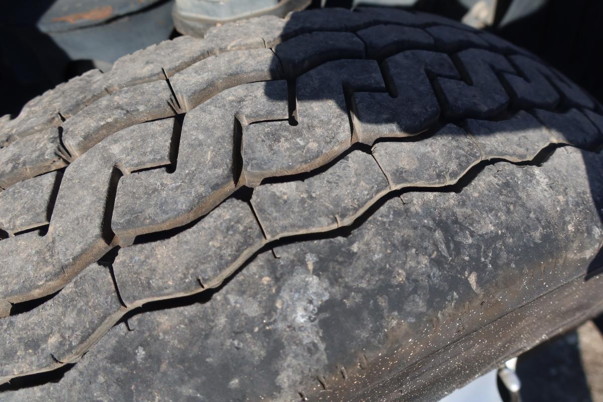 10尺平ボディー 積載1500kg 総重量3785kg|中古トラックの販売・買取・査定のアイナビ