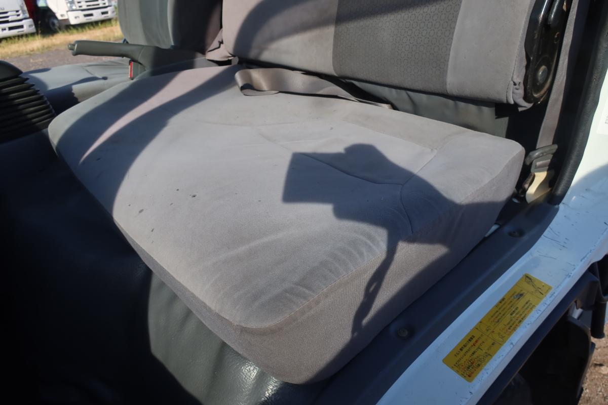 10尺平ボディー 積載1500kg 総重量3785kg|中古トラックの販売・買取・査定のアイナビ